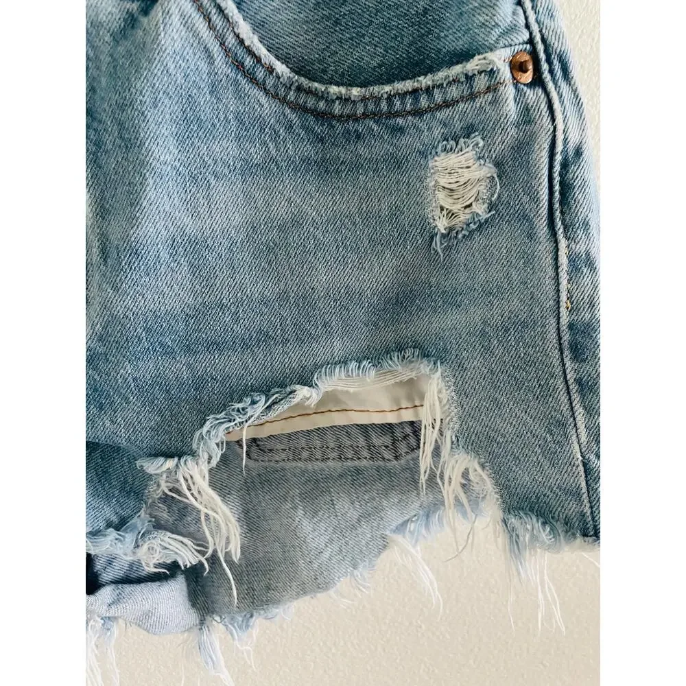 Levi’s 501 Distressed Denim Shorts High Rise Light Wash Cutoff 25 - Picture 6 of 10